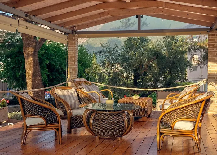 Koukounaria Hotel & Suites